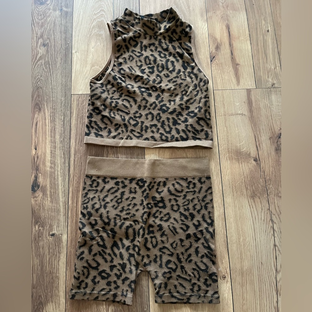 Leopard Print Set Sleeveless Top & Shorts